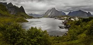 Images Dated 17th September 2016: View of Reine