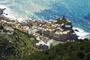 Images Dated 9th September 2013: View of the seaside village of Vernazza, Cinque Terre, Liguria, Italy