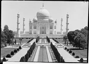 Opulence Prints: Front View of Taj Mahal in India