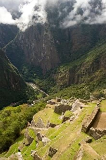 Images Dated 20th April 2016: View to valley, early morning mist at Machu Picchu, Peru