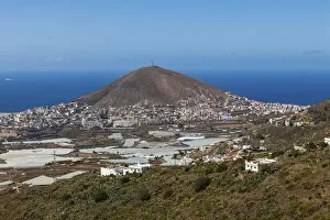 View of the village of Galdar de Sardina and Mount Pico de Galdar, Galdar, Gran Canaria, Canary Islands, Spain, Europe