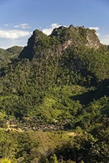 Images Dated 19th November 2011: View of the village and mountains, jungle, bamboo forest, Soppong or Pang Mapha area