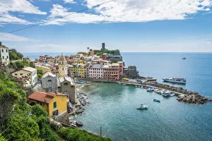 Images Dated 10th May 2018: The village of Vernazza in Cinque Terre