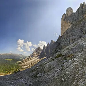 Images Dated 22nd August 2011: Villnoess or Funes Valley with the Geisler Group, Odle Mountains, Dolomites, South Tyrol, Italy