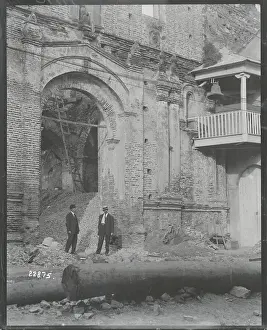 Artisanship Prints: Visitors Investigating Panamanian Ruin