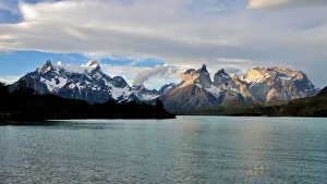 Images Dated 14th December 2009: The W Trail Across Lago Pehoe