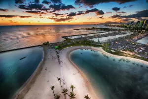 Hawaii Islands Gallery: Waikiki Beach Front At Sunset