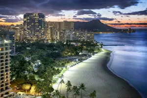 Hawaii Islands Gallery: Waikiki Beach Front View To Diamond Head