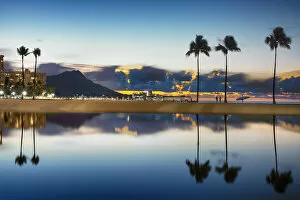 Hawaii Islands Gallery: Waikiki Lagoon at Sunrise
