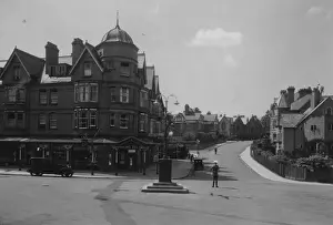 Prints of circa 1933: The Stoberry Cafe and Spa Road at LLandrindod Wells, Wales. (Photo by Fox Photos/Getty Images) Timeless Treasures: Iconic Black and White Prints from the Fox Photo Library: Waiting For Cars