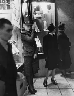 M Urb Shop Bri London Prints: Waiting In London