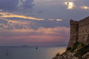 Images Dated 7th August 2015: Walls of Dubrovnik and the sea at sunset