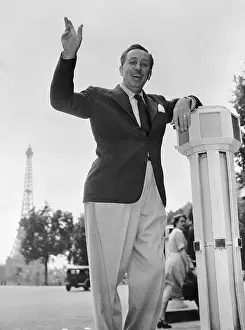 Suits Prints: Walt Disney Smiling and Waving