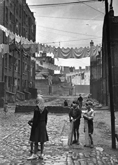 Washing Line Prints: Wapping Slums