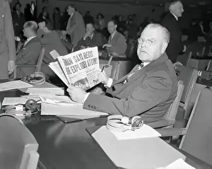 Warren Austin Displaying Headline