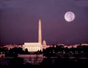 Images Dated 14th March 2013: Washington with a full moon