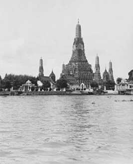 Images Dated 25th August 2011: Wat Arun