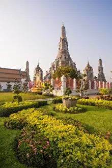 Images Dated 9th January 2014: Wat Arun temple of dawn, Bangkok, Thailand