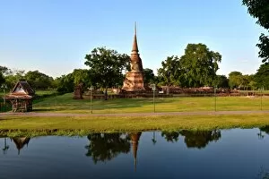 Images Dated 27th November 2015: Wat Jao Prab temple Ayutthaya Thailand