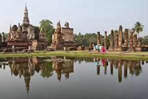 Images Dated 11th April 2011: Wat Mahathat Sukhothai Historical Park