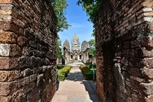 Images Dated 30th November 2015: Wat Si Sawai entrance temple Sukhothai Thailand, Asia