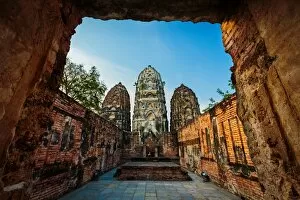 Images Dated 13th April 2013: Wat Si Sawai of Sukhothai, Thailand