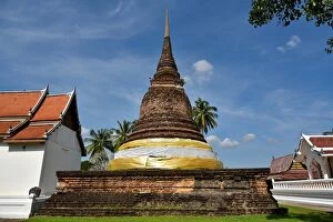 Images Dated 30th November 2015: Wat Tra Phang Thong stupa temple Sukhothai Thailand, Asia