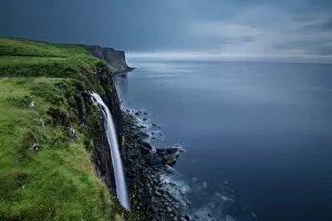 Beauty Gallery: Waterfall at Kilt Rock on Isle of Skye on a gloomy cloudy morning