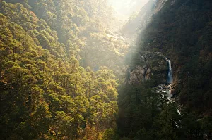 Images Dated 18th April 2012: Waterfall beside the road to the north of Sikkim