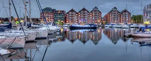 Images Dated 16th June 2014: The waterfront in Ipswich at dusk