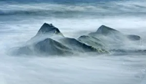 Images Dated 11th August 2011: Waves breaking against rocks, Iceland