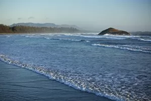 Images Dated 19th January 2012: Waves At Long Beach A Surfers Paradise In Pacific Rim National Park Near Tofino