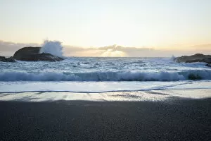 Images Dated 19th January 2012: Waves At South Beach In Pacific Rim National Park Near Tofino
