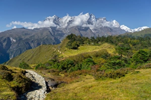 Khumbu Gallery: Way to Namche Bazaar and Kongde Ri
