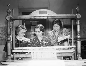 Everyday Scene Prints: Weaving At Hull House