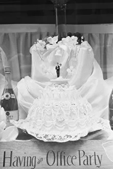 Shop Gallery: Wedding cake in shop window
