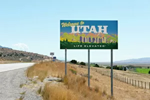 Text Gallery: Welcome sign on a highway, Welcome to Utah, Life elevated, Utah, USA