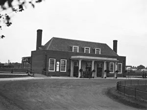 Images Dated 4th January 2011: Welwyn Garden City Station