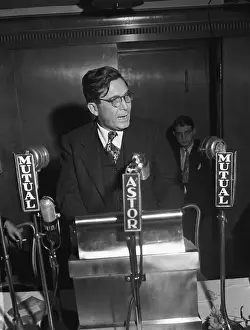 Willkie Prints: Wendell Willkie Speaking at Hotel Astor