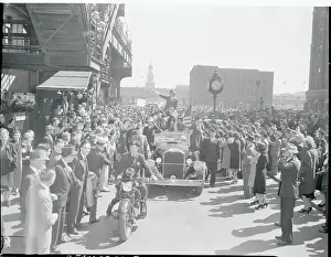 Willkie Prints: Wendell Willkie Waving to Crowds of Supporters