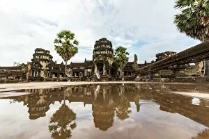 Images Dated 6th November 2016: The West Gate of Angkor Wat, Cambodia