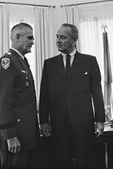 Huty25542 Prints: Westmoreland Meets LBJ At The White House, 1967