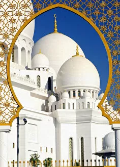 Images Dated 23rd May 2013: The White Domes of Sheikh Zayed Mosque