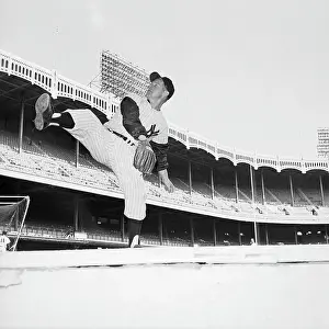 Kicking Prints: Whitey Ford Pictching