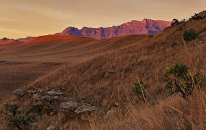 Images Dated 24th May 2009: Wide Angle View of a Dramatic Sunrise over the Valley of Giants Castle in the Drakensberg