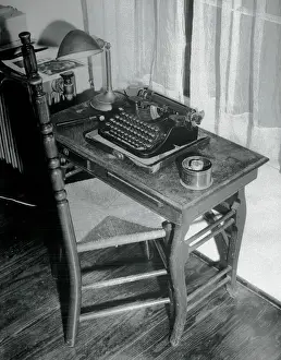 Oxford Prints: William Faulker's Typewriter And Desk