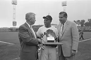 Willie Mays Accepting Rawlings Golden Glove Award
