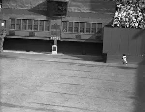 Willie Mays catching Line Drive