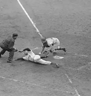 Willie Mays Landing on The Dirt
