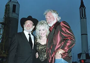 Willie Nelson, Dolly Parton, And Kenny Rogers Perform For NASA
